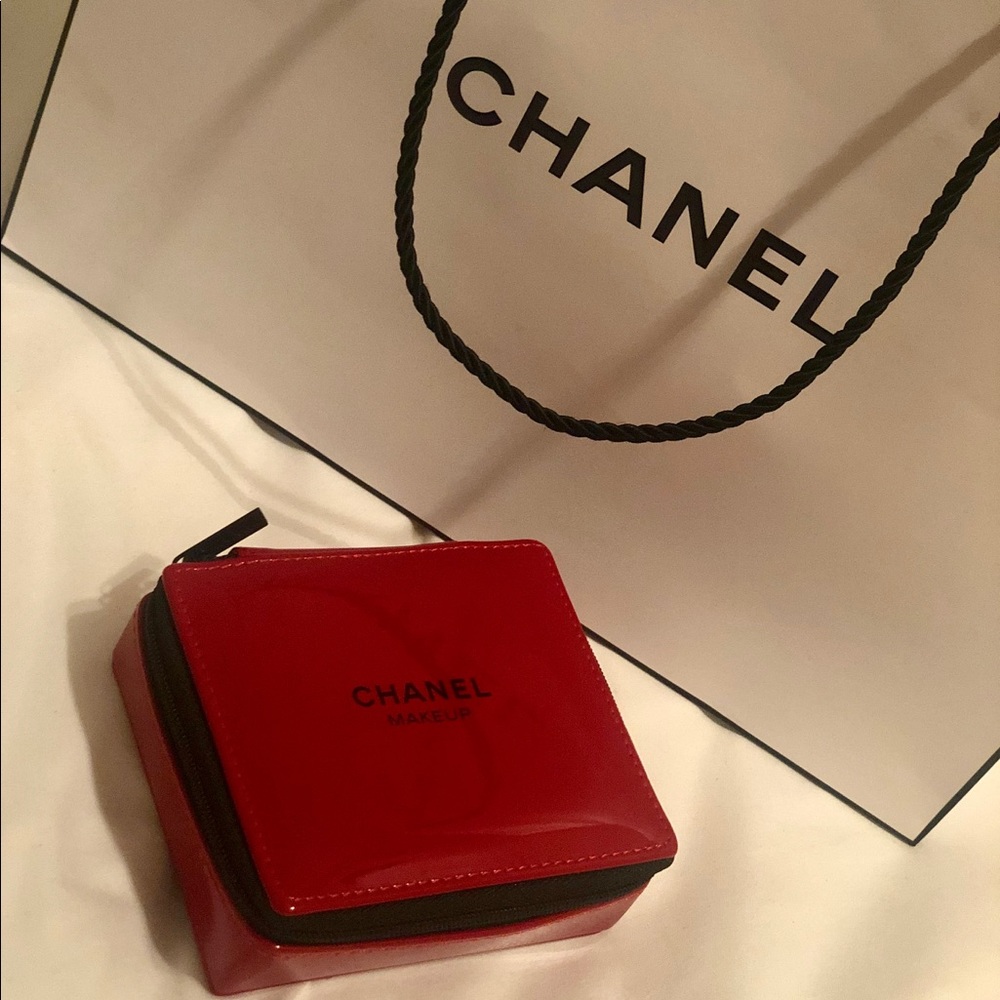 NWOT‼️Authentic CHANEL Makeup Case 😍
